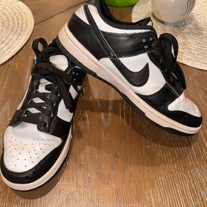 Nike Men's Black and White Sneakers